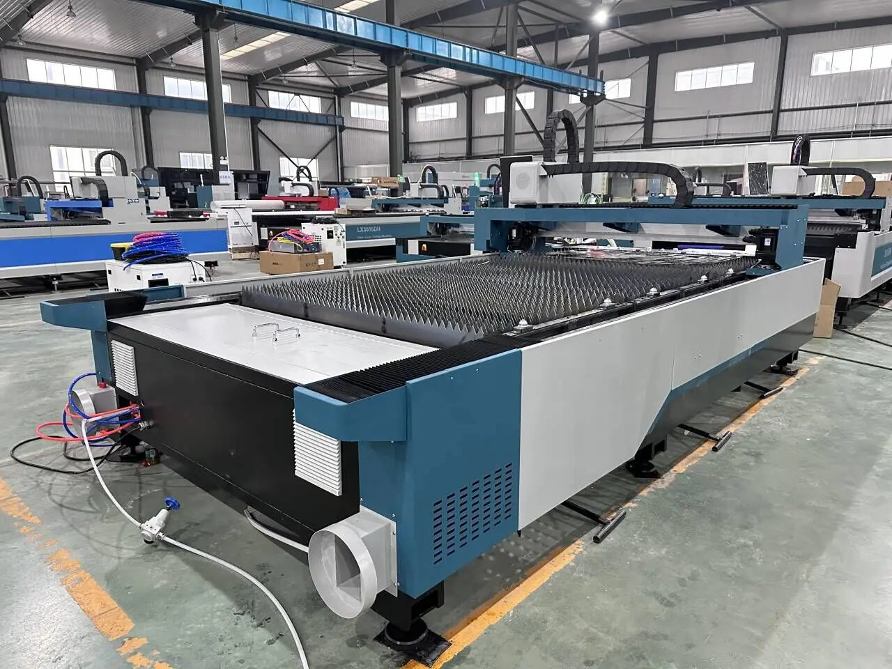 DISCOUNT 1.5kw 1000w 3015 fibre laser cutting machine sheet metal fiber laser cutter price